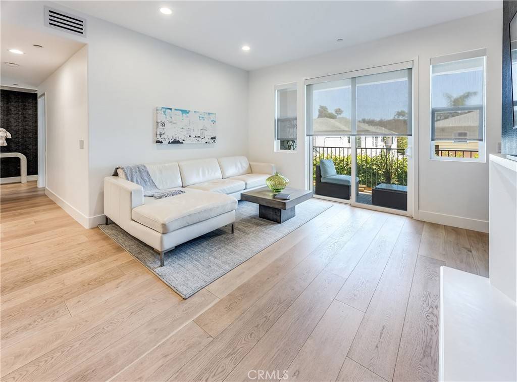 North Hollywood, CA 91601,4820 Bellflower AVE #208