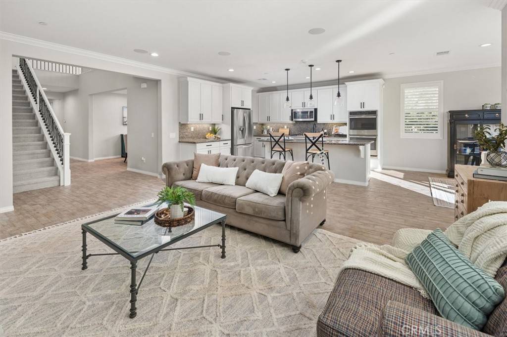 Saugus, CA 91350,22470 Flatwater CT