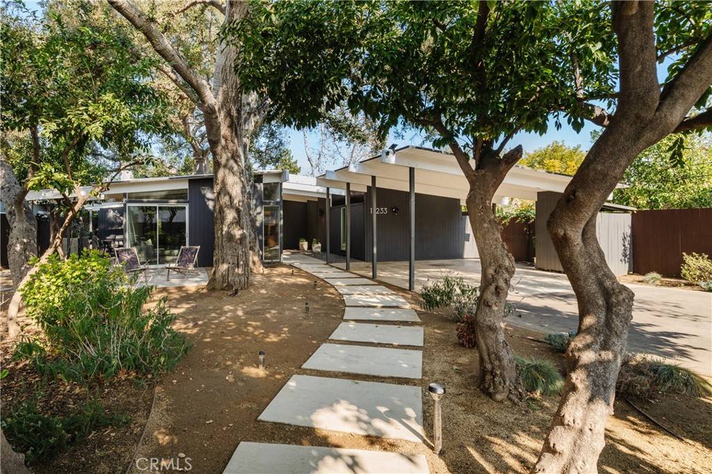 Sherman Oaks, CA 91423,13233 Addison ST