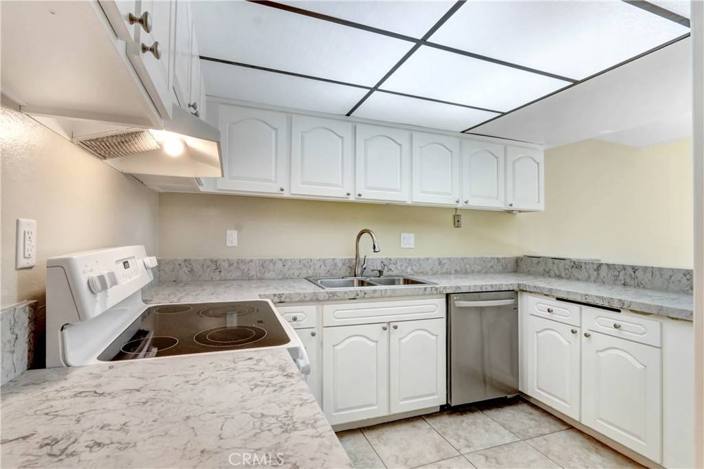 Calabasas, CA 91302,23401 Park Sorrento #32