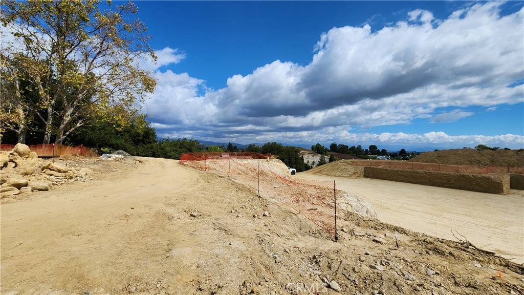 Hidden Hills, CA 91302,5360 WHITMAN RD