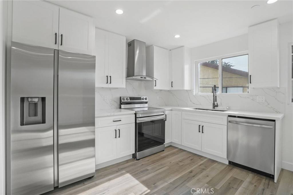 Van Nuys, CA 91401,13906 1/2 Hamlin ST