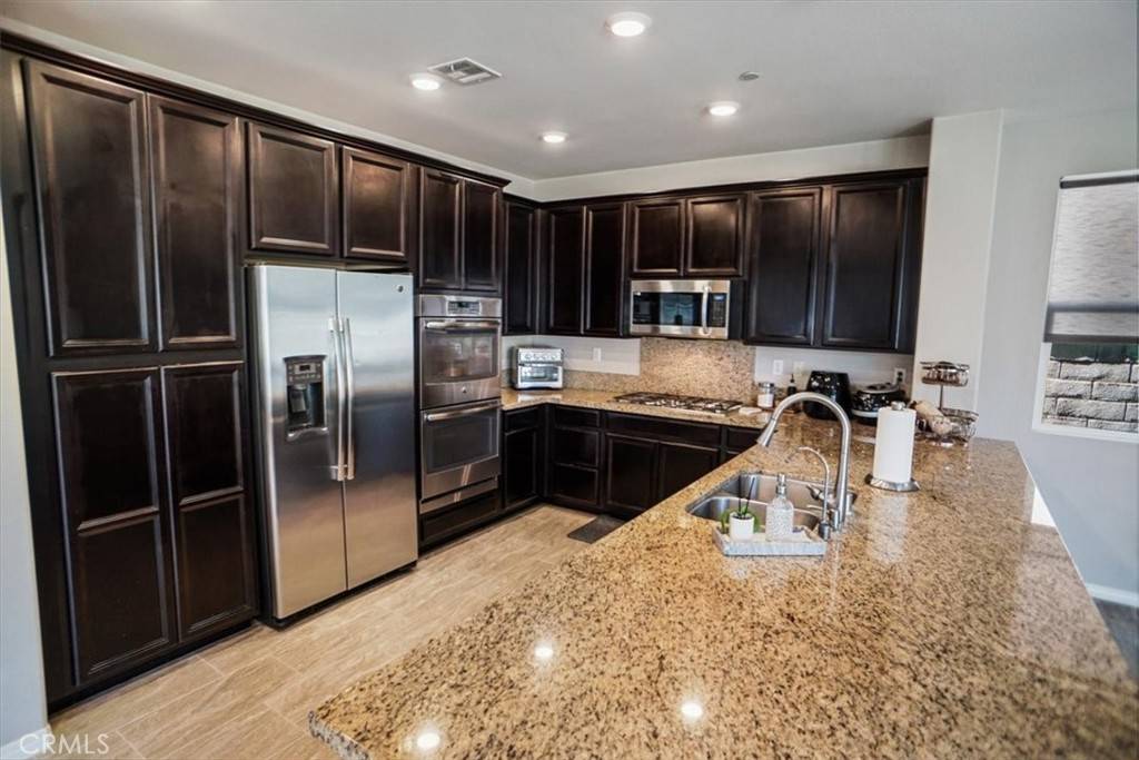 Valencia, CA 91354,28675 Vista Del Rio DR