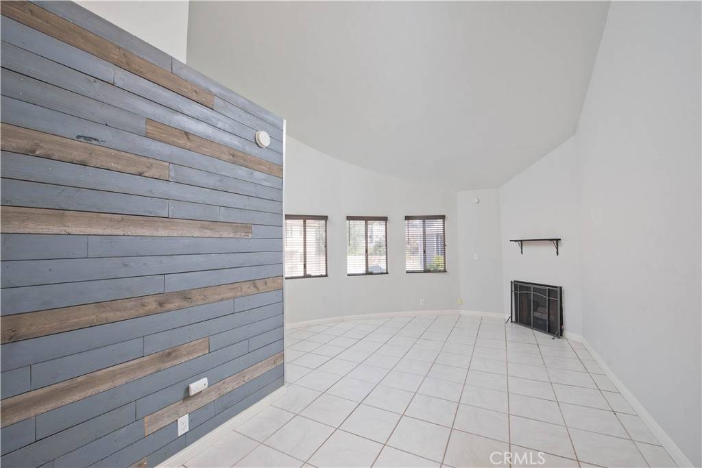 Sylmar, CA 91342,14425 Foothill BLVD #9