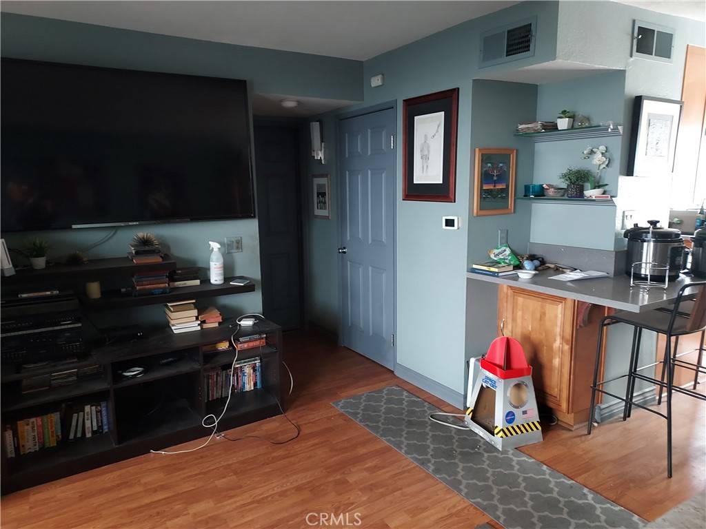 North Hills, CA 91343,8816 Burnet AVE #9