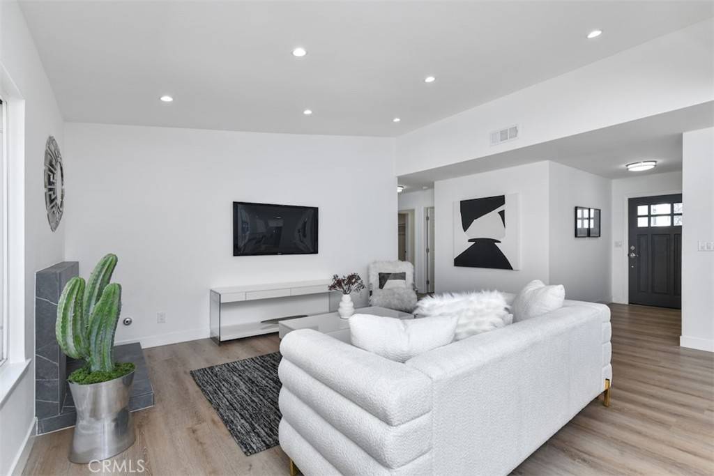 Simi Valley, CA 93063,6215 Keystone ST