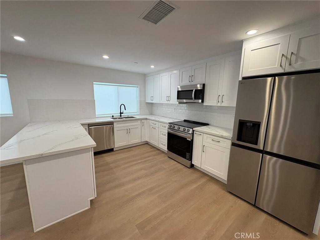 Van Nuys, CA 91401,14167 Calvert ST