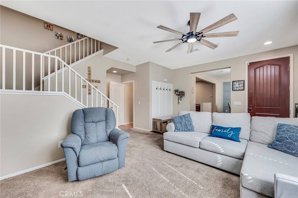 Canyon Country, CA 91351,27912 Avalon DR