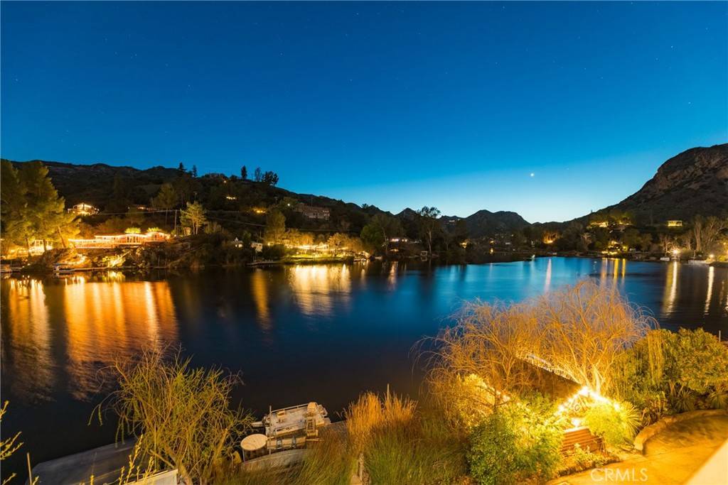 Agoura Hills, CA 91301,2106 Lakeshore DR