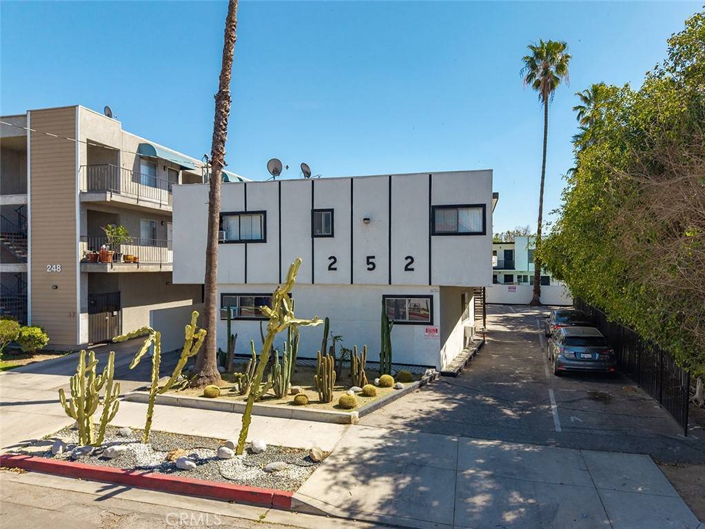 Burbank, CA 91502,252 W Elm AVE