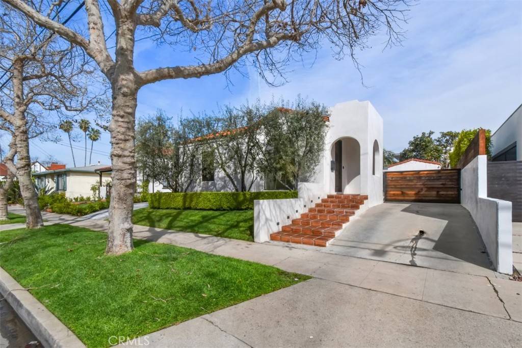 Hollywood, CA 90036,7357 Clinton ST