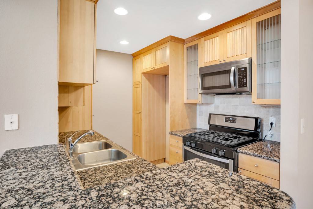 Tarzana, CA 91356,5700 Etiwanda AVE #209