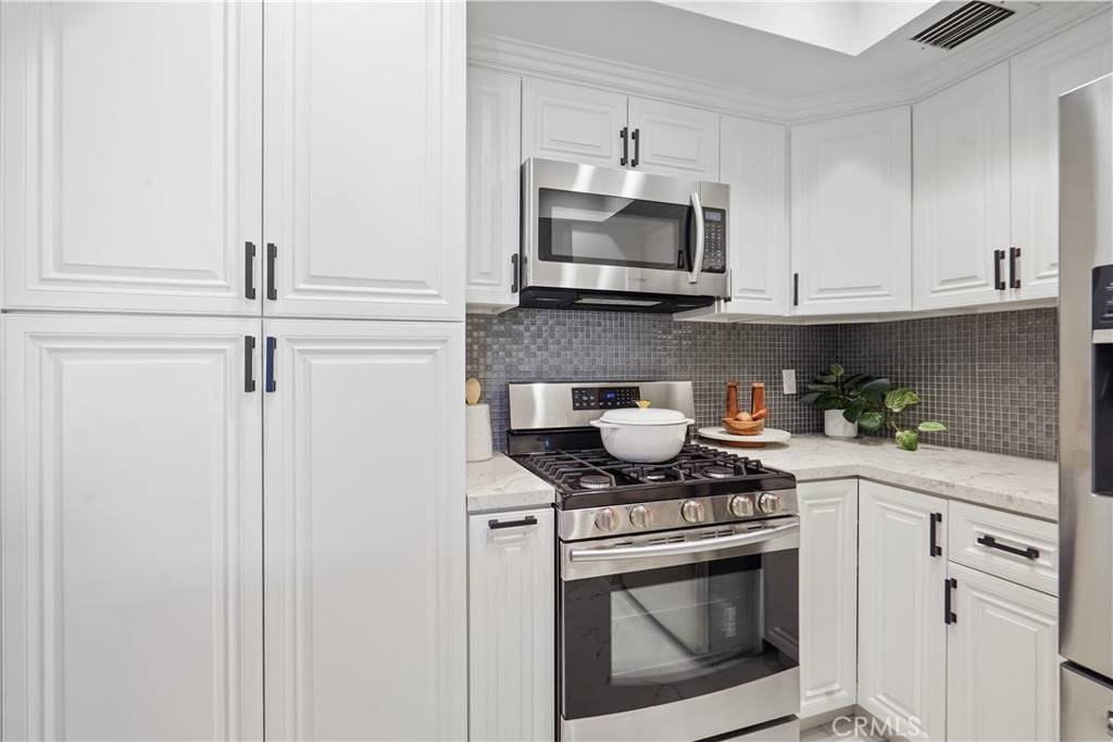 Sherman Oaks, CA 91403,14960 Dickens ST #307