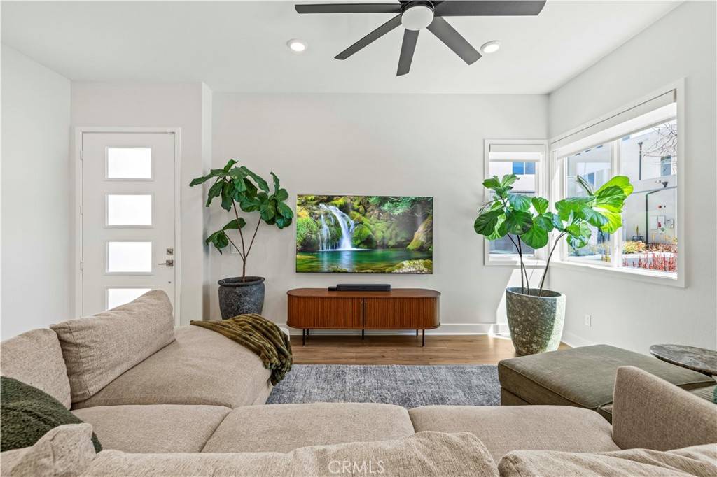 Valencia, CA 91381,27230 Bush Mallow CT