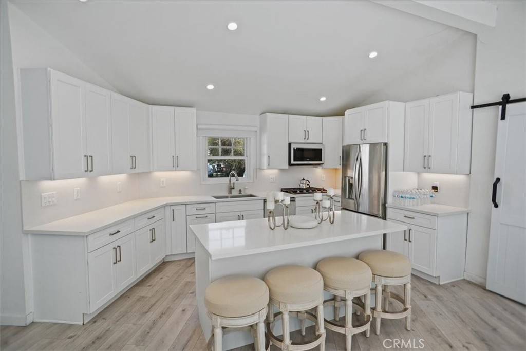 Woodland Hills, CA 91364,5163 Alhama DR