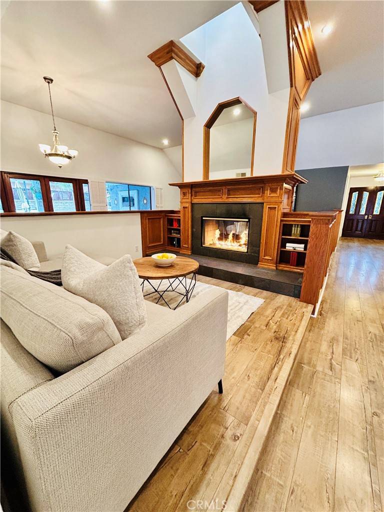 Chatsworth, CA 91311,10317 Steven PL