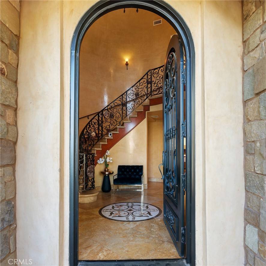 Tarzana, CA 91356,19554 Wells DR