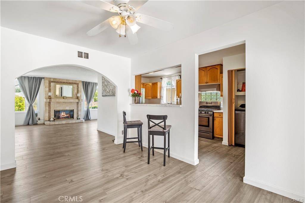 Reseda, CA 91335,6927 Lindley AVE