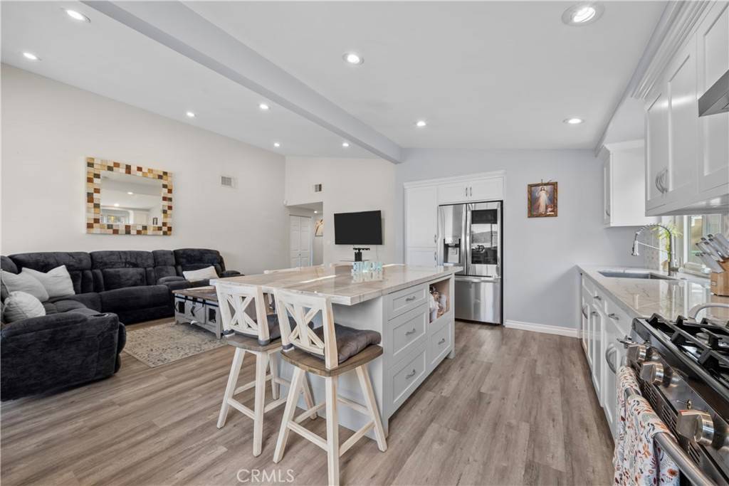 Canyon Country, CA 91351,18636 Oakmoor ST