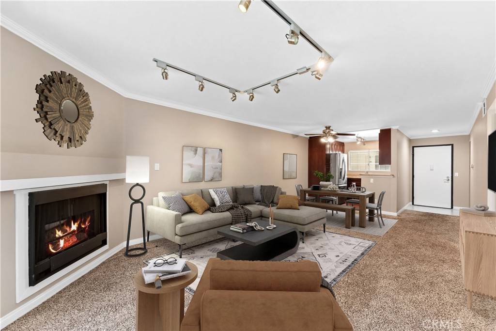 21450 burbank Woodland Hills, CA 91367