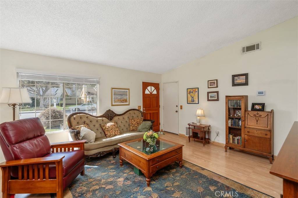 Saugus, CA 91350,27718 Hyssop Lane