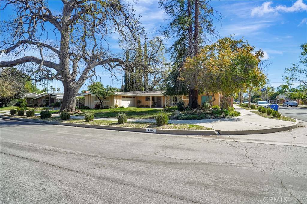 Woodland Hills, CA 91367,5500 Fenwood AVE