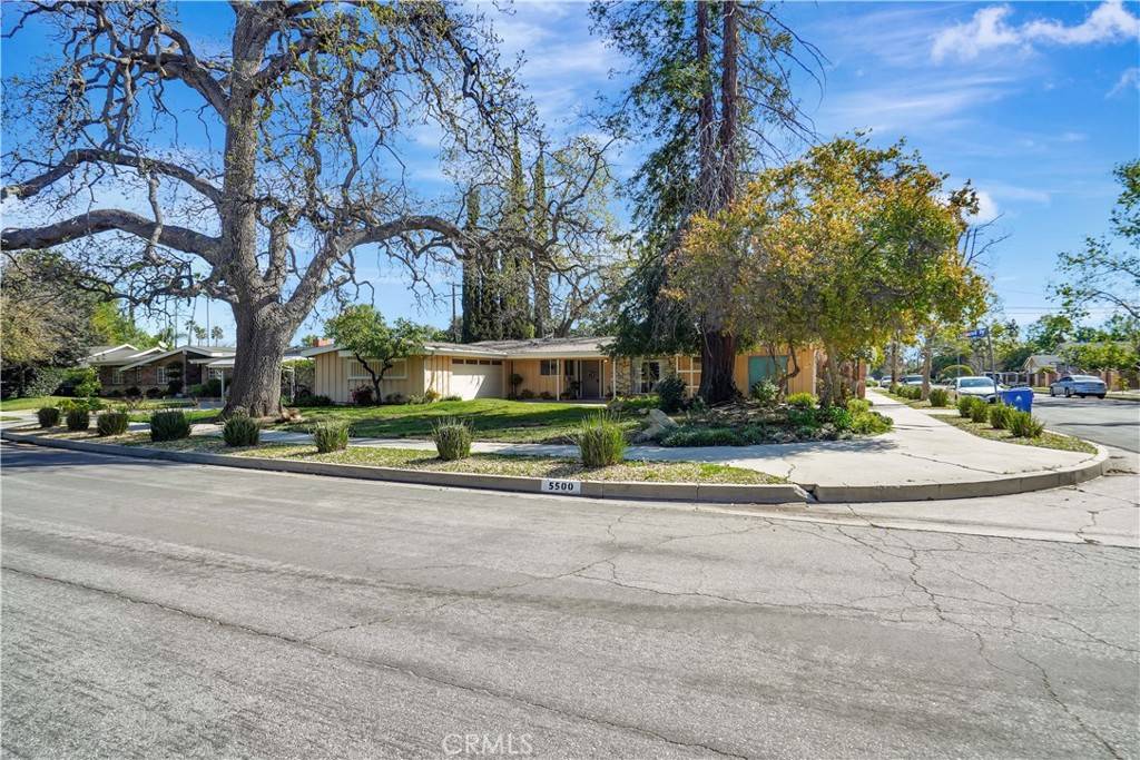 Woodland Hills, CA 91367,5500 Fenwood AVE
