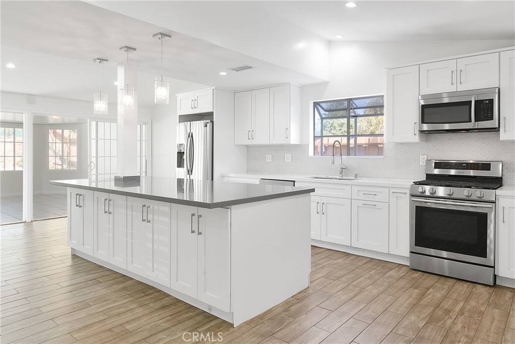 Woodland Hills, CA 91367,20329 Aetna ST