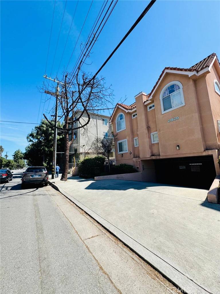 Canoga Park, CA 91304,21820 SATICOY ST W #A