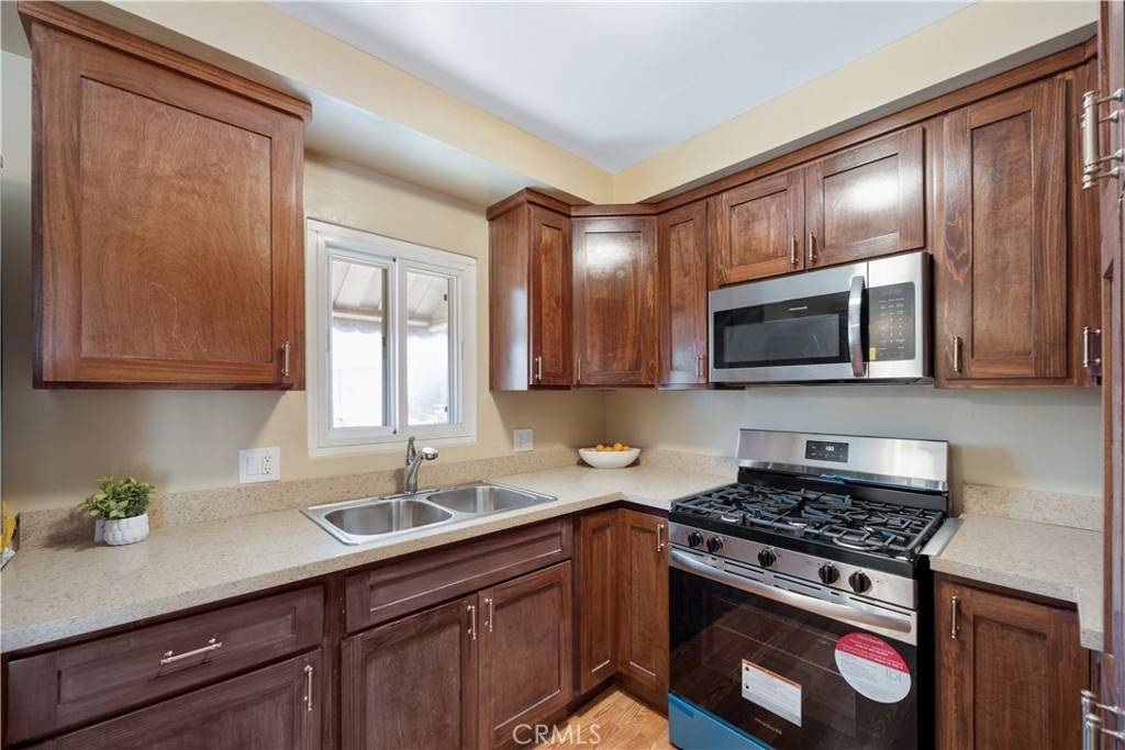 Inglewood, CA 90301,721 Larch ST #12