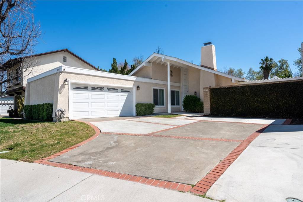 Valencia, CA 91355,23952 Via Copeta