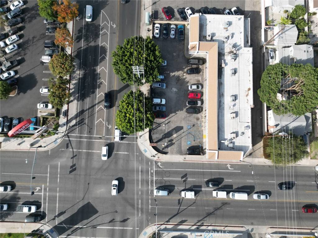 Burbank, CA 91505,2501 W Victory BLVD