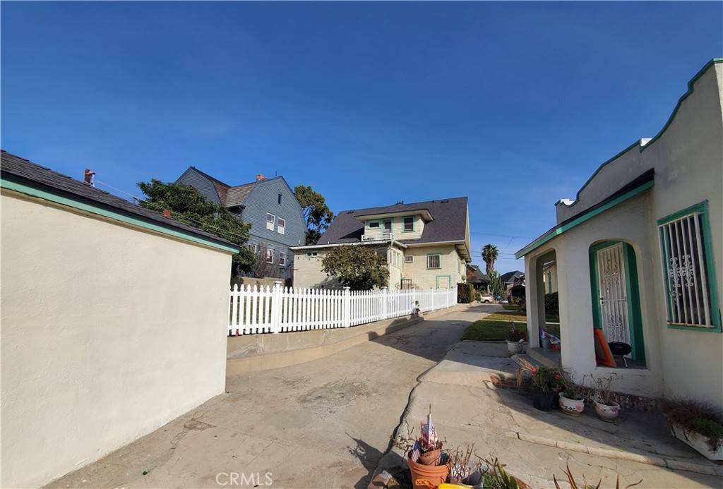 Los Angeles, CA 90026,717 -723 E Kensington RD