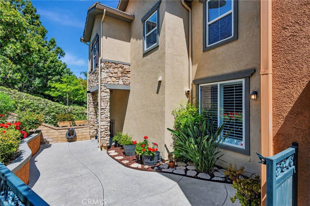 Valencia, CA 91381,25632 Via Ventana