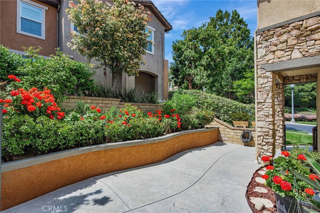 Valencia, CA 91381,25632 Via Ventana