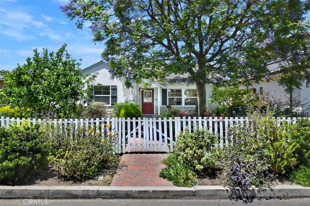 Valley Village, CA 91607,12323 Collins ST