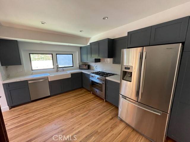 Woodland Hills, CA 91367,23528 collins