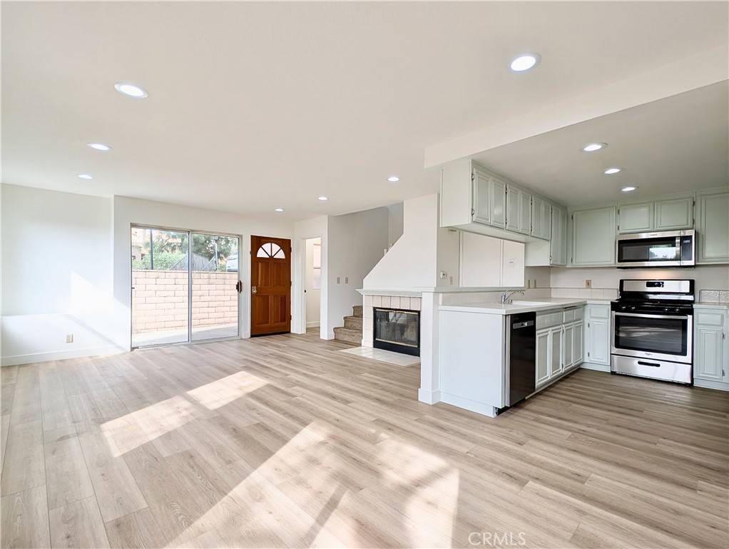 Saugus, CA 91350,22719 Copper Hill DR #143