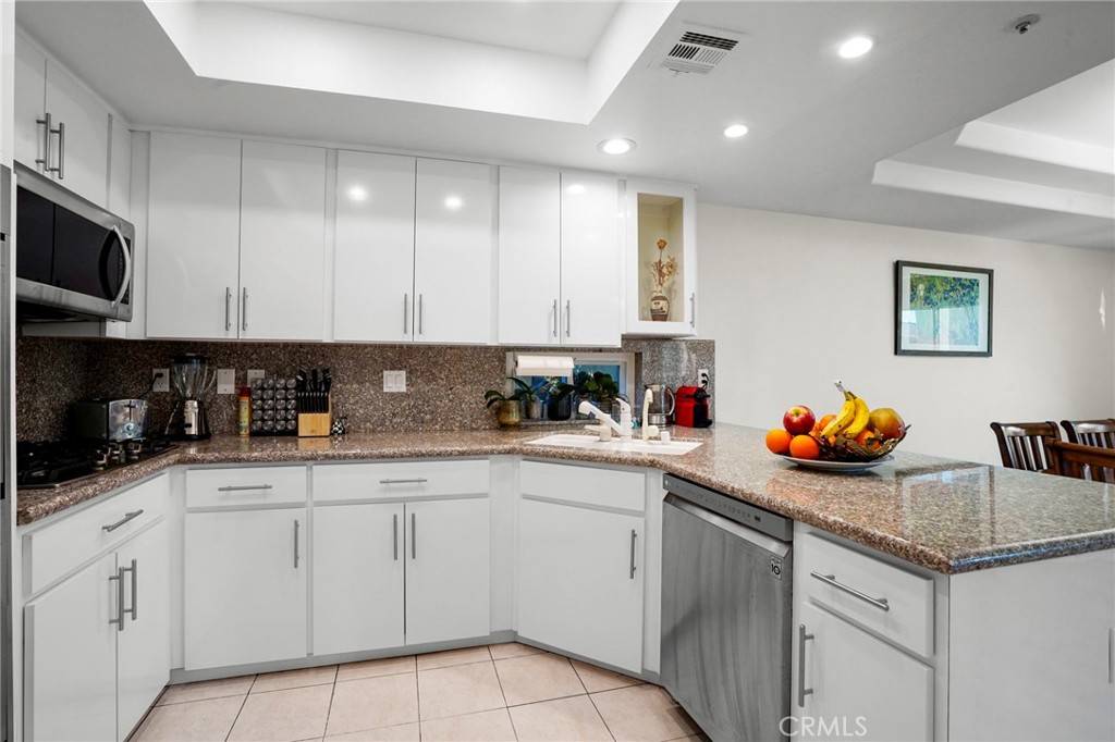Encino, CA 91316,5224 Zelzah AVE #108