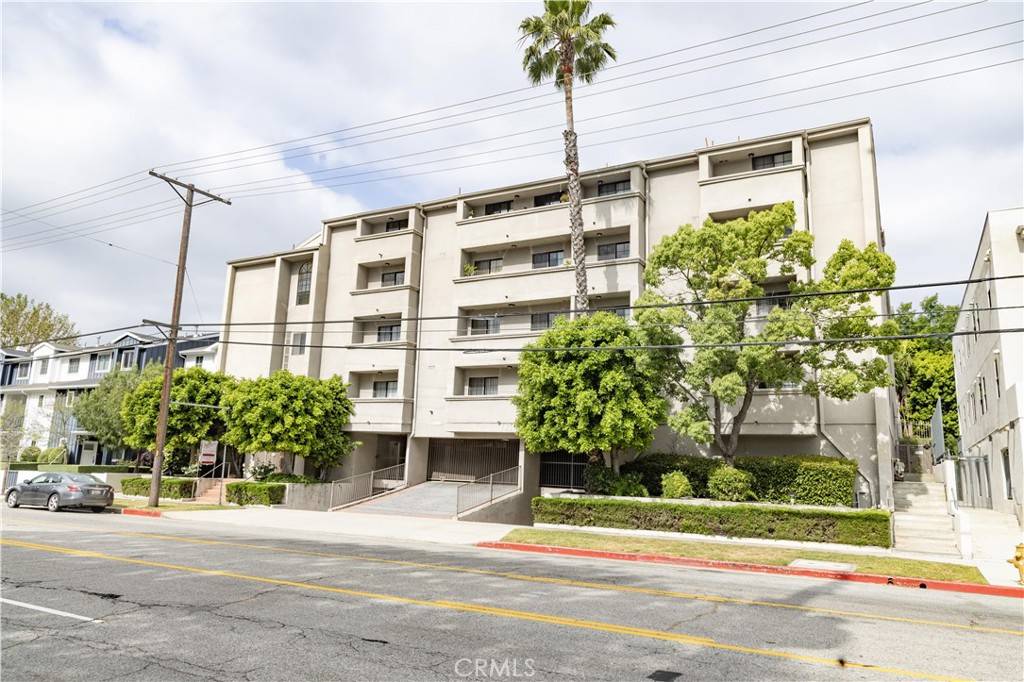 Toluca Lake, CA 91602,4651 Cahuenga BLVD