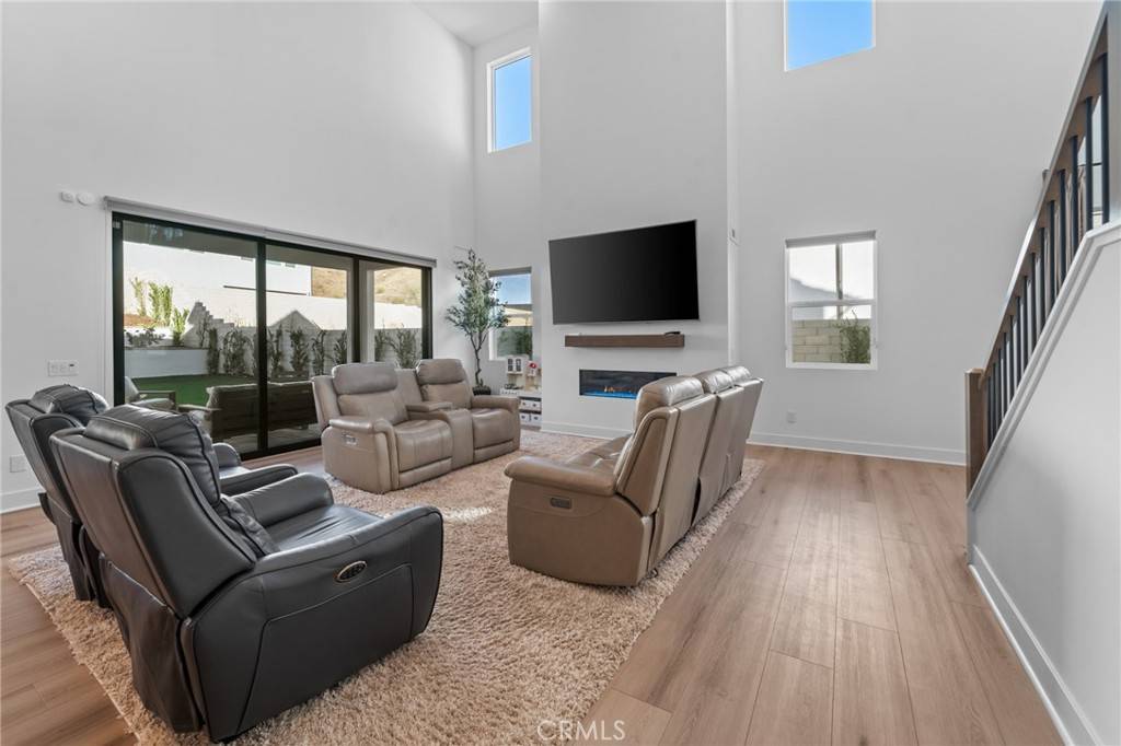 Valencia, CA 91381,27363 Dialogue WAY