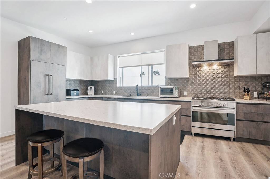 Valley Village, CA 91607,4724 N Village Court LN