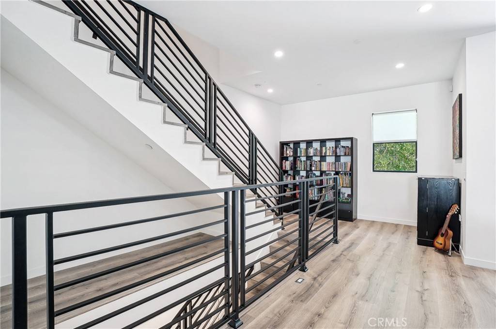 Valley Village, CA 91607,4724 N Village Court LN
