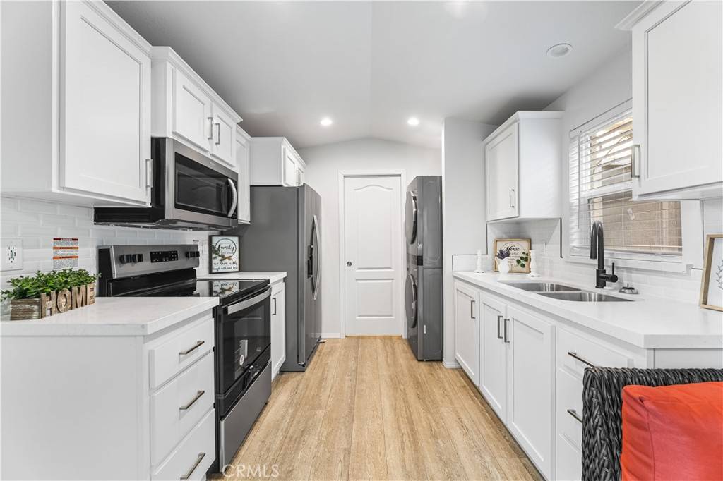 Sunland, CA 90140,10799 Sherman Grove Ave unit 84