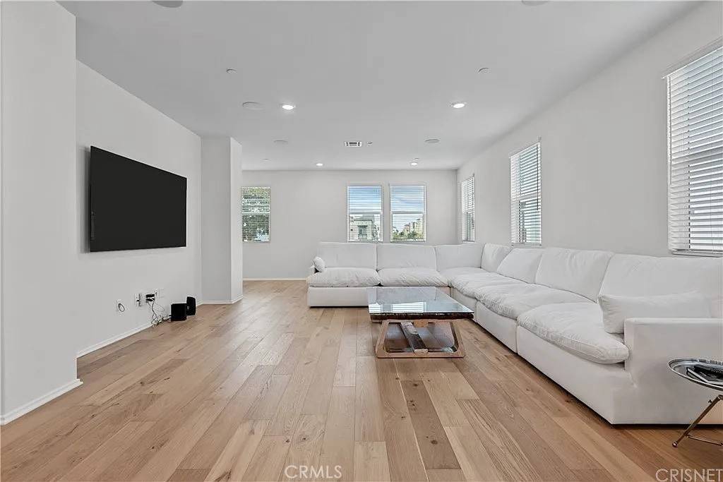 Inglewood, CA 90301,601 Daniel Freeman CIR