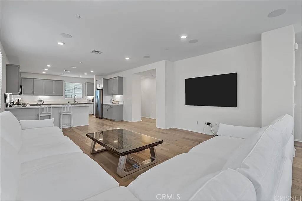 Inglewood, CA 90301,601 Daniel Freeman CIR