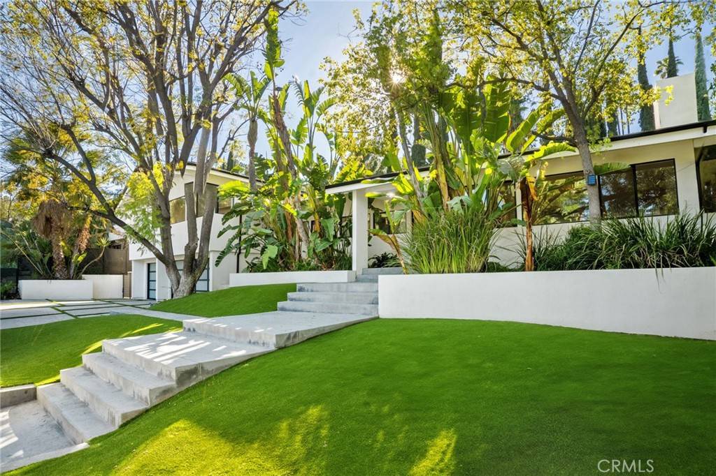 Woodland Hills, CA 91364,5265 Del Moreno DR