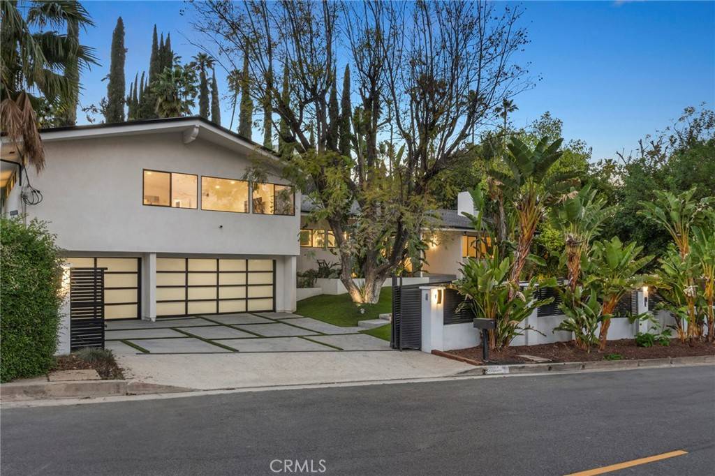 Woodland Hills, CA 91364,5265 Del Moreno DR