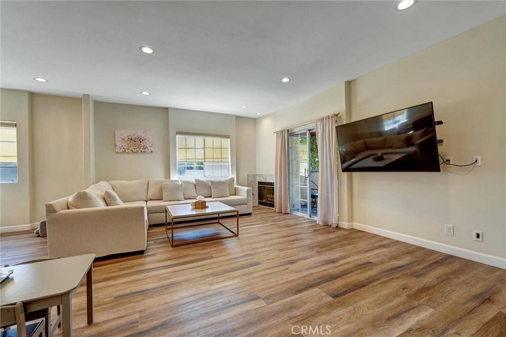 Van Nuys, CA 91405,14105 Lemay ST #4