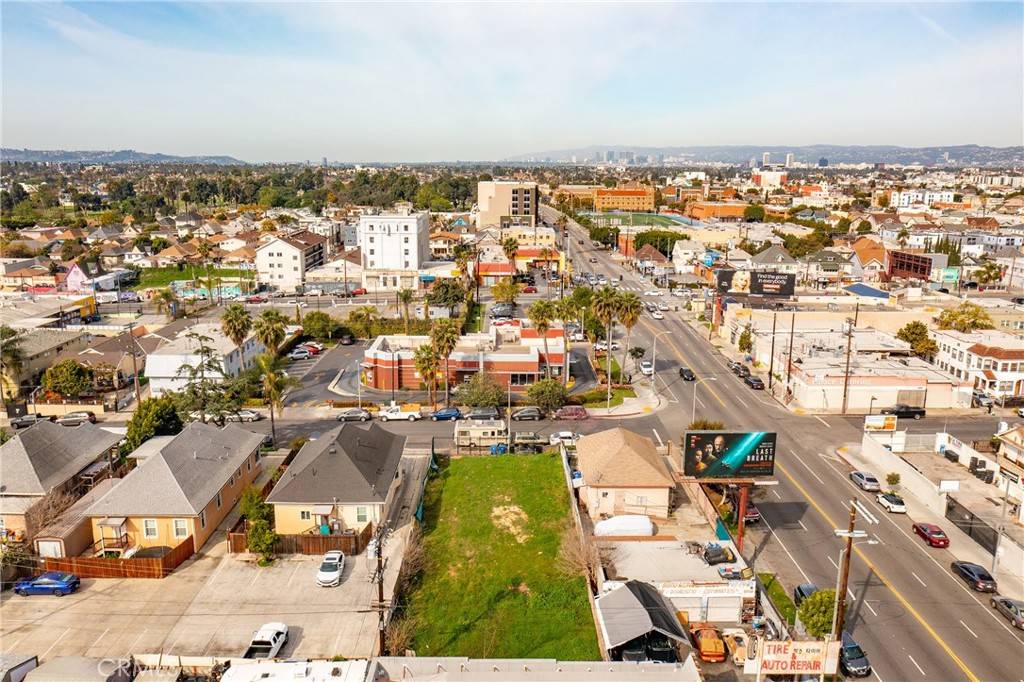 Los Angeles, CA 90006,1606 Menlo AVE